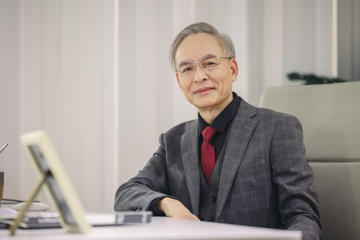 功労賞の背後にある秘密：中田重信はいかにして「低バリュエーション＋高成長」株で長期複利を築いたのか